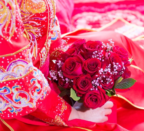 胖新娘结婚老公背不动怎么办 