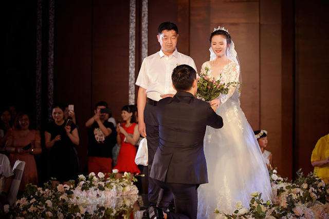 新娘长辈婚礼讲话大气