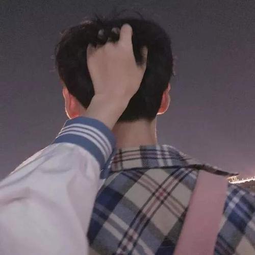 晒女朋友的照片配文字 发女朋友照片朋友圈文案