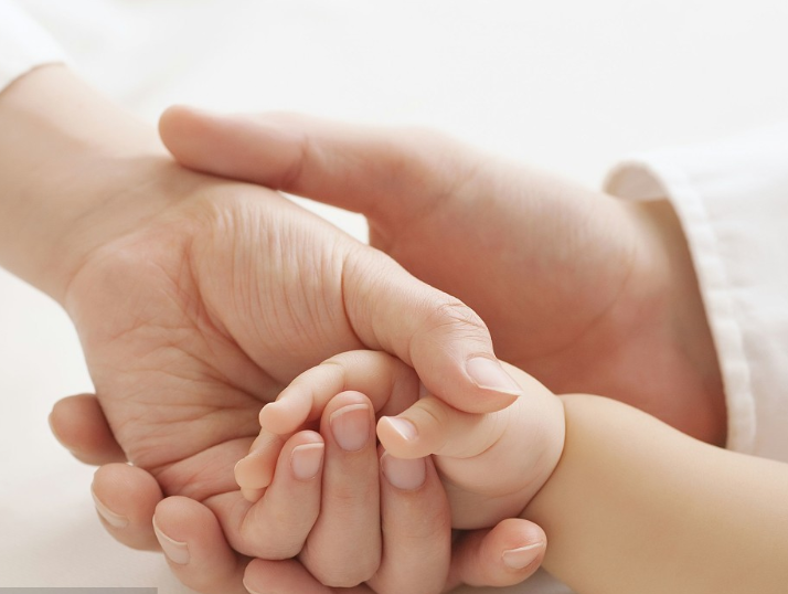 生孩子适合发朋友圈报喜的话 孩子出生发朋友圈的话