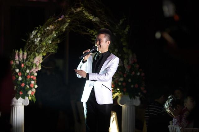 学校活动主持人稿子范文 主持人活动开场白激情