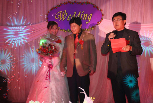 圣诞节如何幽默的宣布结婚