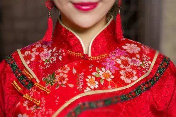 关于凤冠霞帔的文案