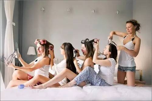 姐妹结婚穿什么颜色的衣服