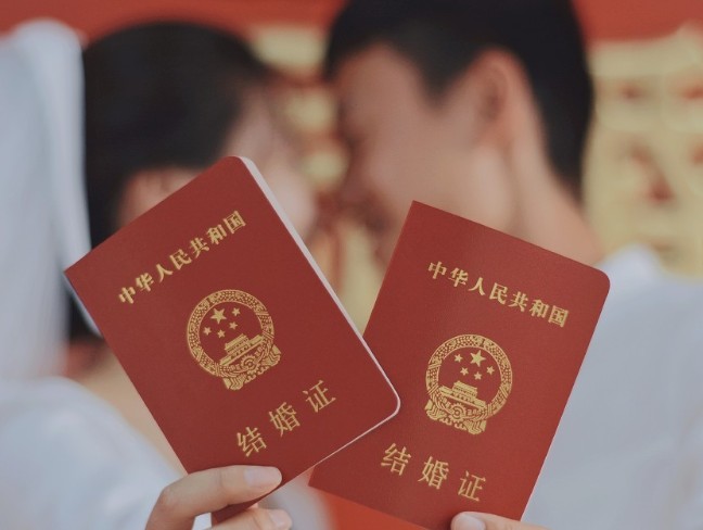 适合发朋友宣布结婚的话