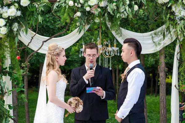 新婚主持开场致辞 主持人新婚致辞简短