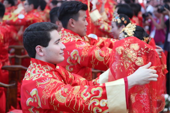 低调宣布结婚的朋友圈女生搞笑