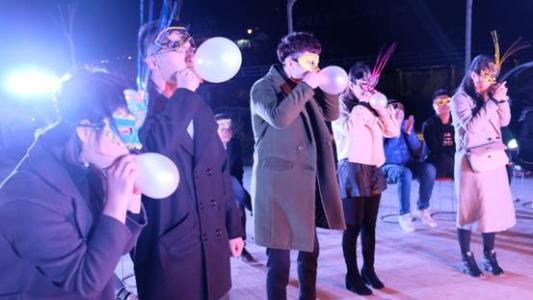 晚会活跃气氛的小游戏 晚会中间互动环节游戏