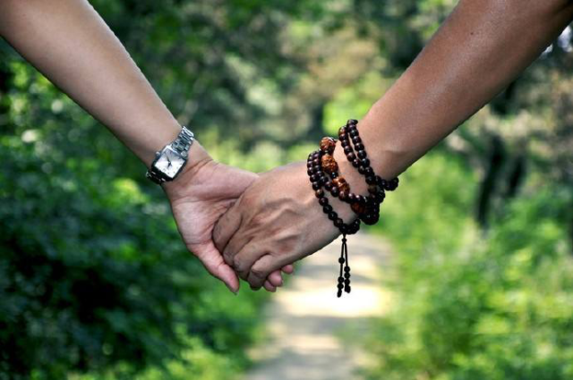 抖音秀恩爱的句子请多关照 夫妻秀恩爱的经典句子