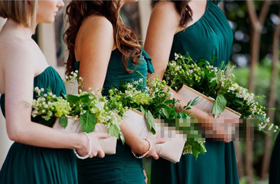 结婚当天穿几套服装