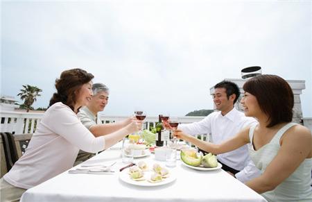 双方父母见面要送礼吗 亲家第一次会面时的注意事项