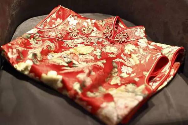 穿上嫁衣的美句