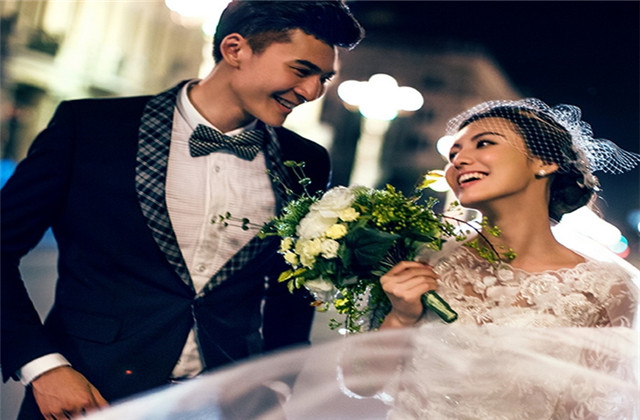 婚纱照发朋友圈的诗句 配在婚纱照的古诗句