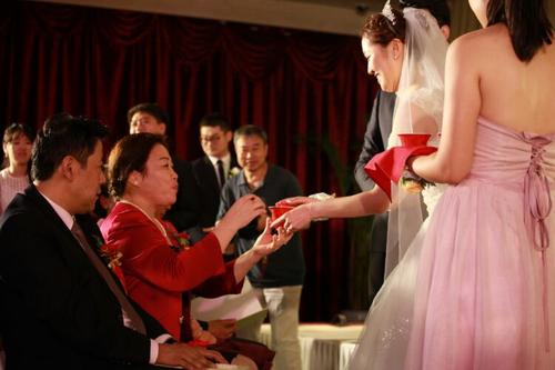 女儿结婚父亲对女婿说的话 父亲把女儿交给女婿说的话