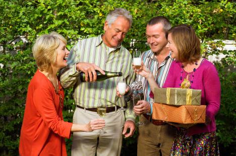 男方家长第一次去女方家带什么