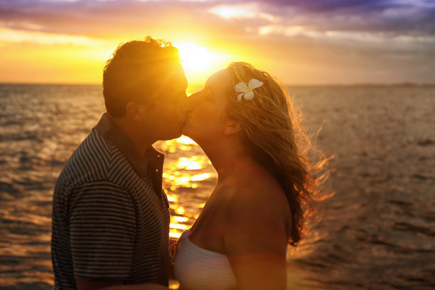 怎么哄女朋友开心异地 说什么能让女朋友开心