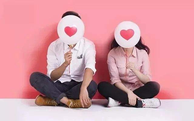 判断相亲女对你有好感 相亲女对你满意的表现有哪些