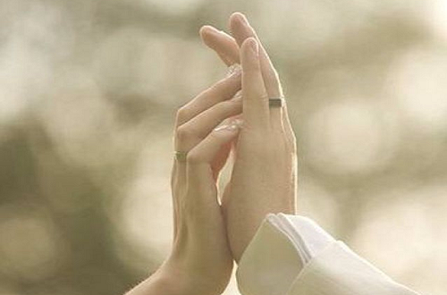 怎么哄生气的女朋友开心 哄女朋友开心的甜言蜜语