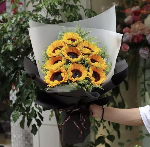 异地恋送花给女朋友卡片写些什么 异地恋送女友贺卡内容