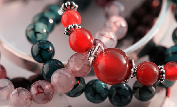 元旦节送啥礼物给女孩 马上元旦节了送什么给女友