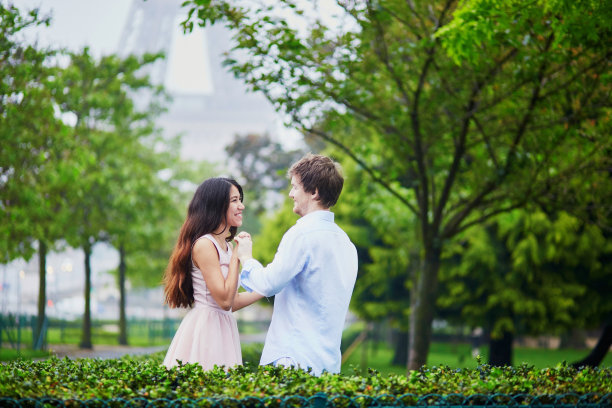 结婚一周年纪念日怎么过 结婚纪念日怎么过浪漫