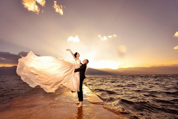 赞美婚纱的句子