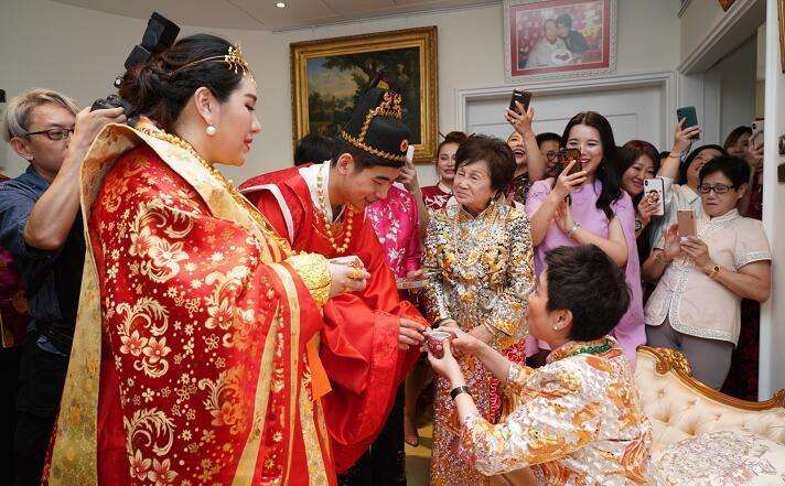 参加婚礼中老年妈妈秋冬装