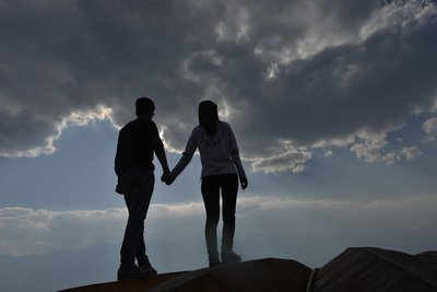 夫妻关系靠什么维持 夫妻关系的处理