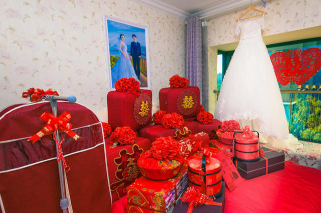 一般定亲送八件什么东西