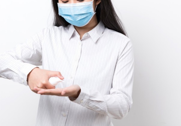 疫情提示戴口罩的标语