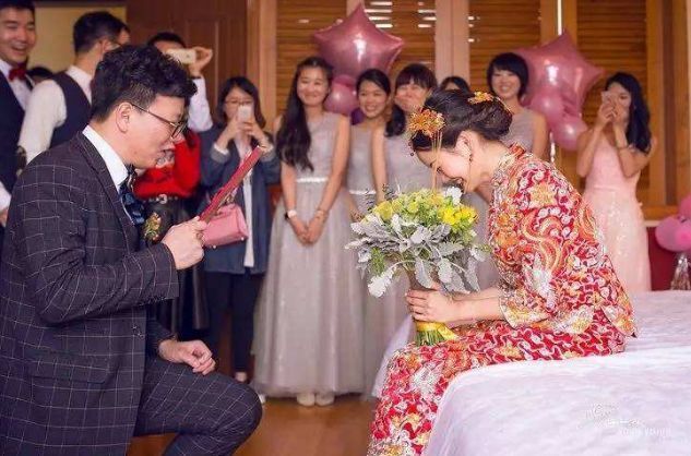 结婚当天妈妈穿什么衣服 