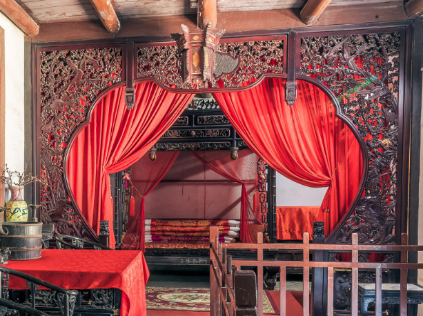 中式婚礼婚房布置 中式婚礼婚房布置效果图 导语:大红烛光下璧人一双