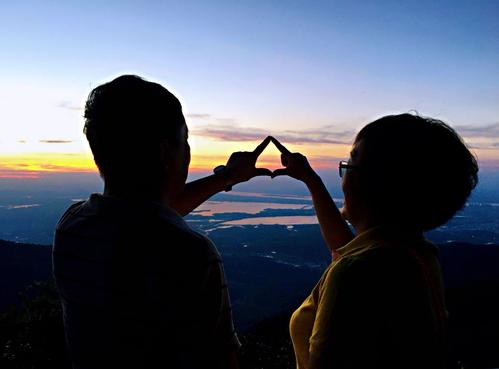 十五年结婚纪念日朋友圈说说