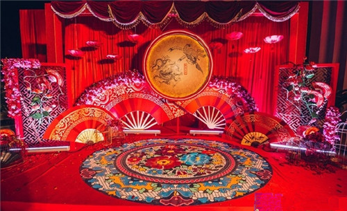 结婚当天新娘脚落地了