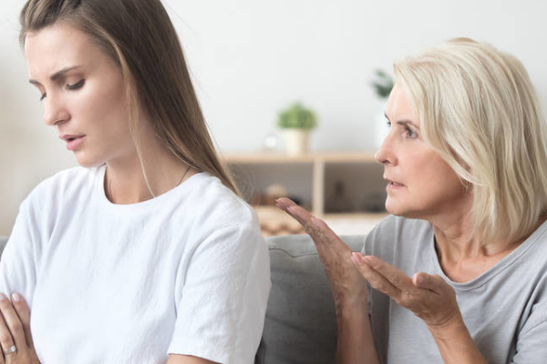 婆媳关系不好能让她带孩子吗