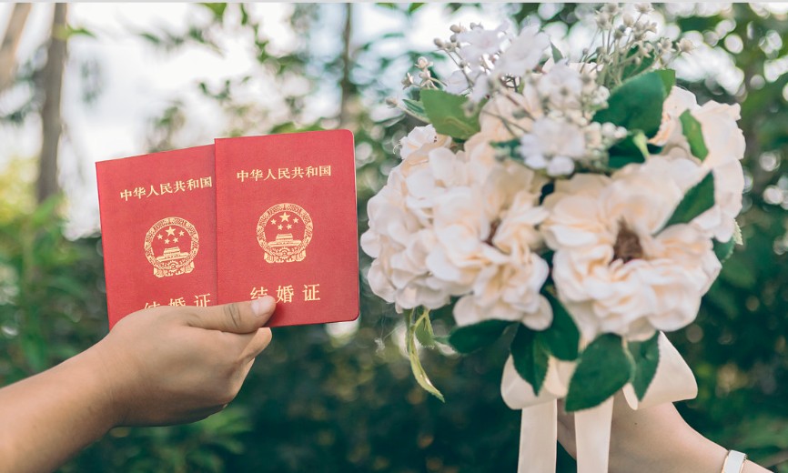 2021晒结婚证的简短句子
