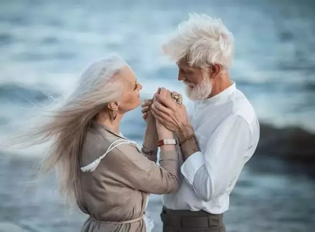 结婚20周年祝福语简短 20年结婚纪念日祝福简短语