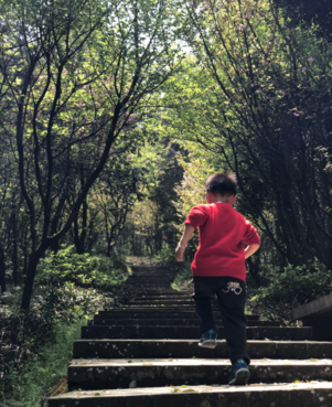 带孩子出去玩的心情发朋友圈