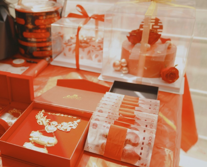 秀禾服好看还是龙凤褂好看