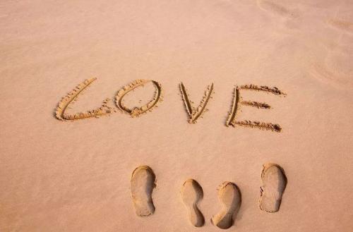 异性之间哪些动作算暧昧 什么样肢体接触算暧昧