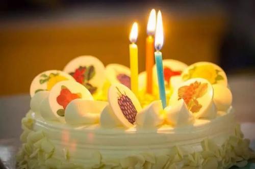 祝自己女儿生日快乐的朋友圈
