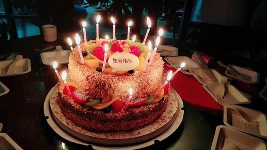 女儿一岁生日发朋友圈