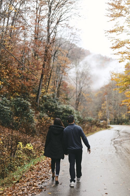 我惹女朋友生气了怎样才能哄好 当一个女人生气怎么哄她开心