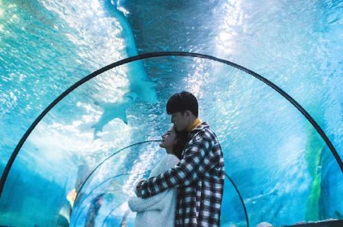 男生对你有好感的5暗示