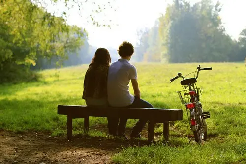 对一个人有好感的表现