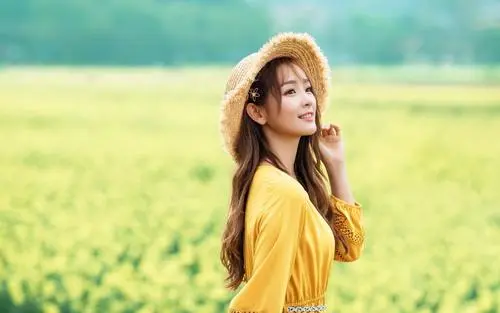  简短的夸女孩漂亮句子