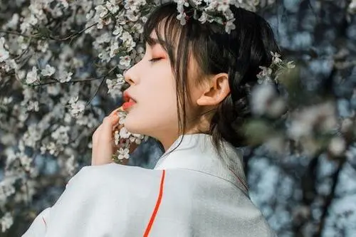 怎么夸一个女孩子漂亮又有内涵