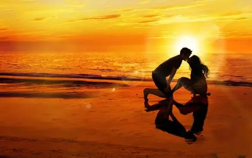 女生肚子疼怎么哄她开心 女生肚子疼应该怎么安慰她