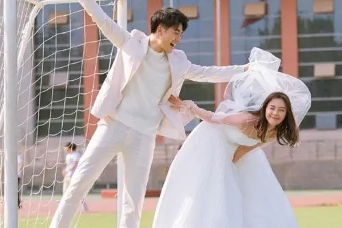 校服到婚纱朋友圈句子文案