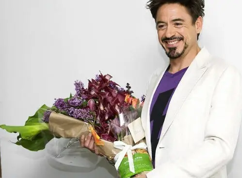 手捧花怎么送两个伴娘